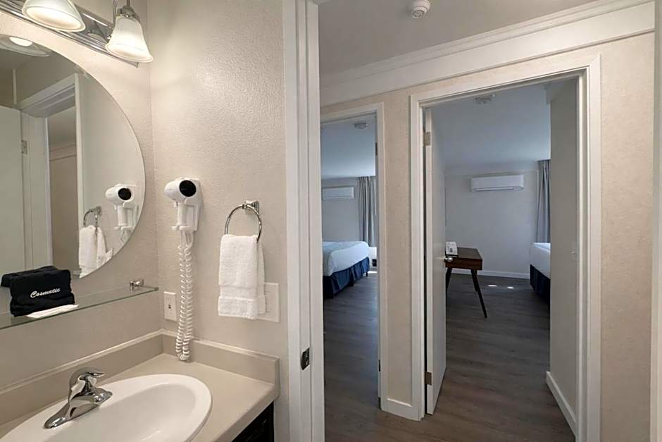 Friday Harbor Suites
