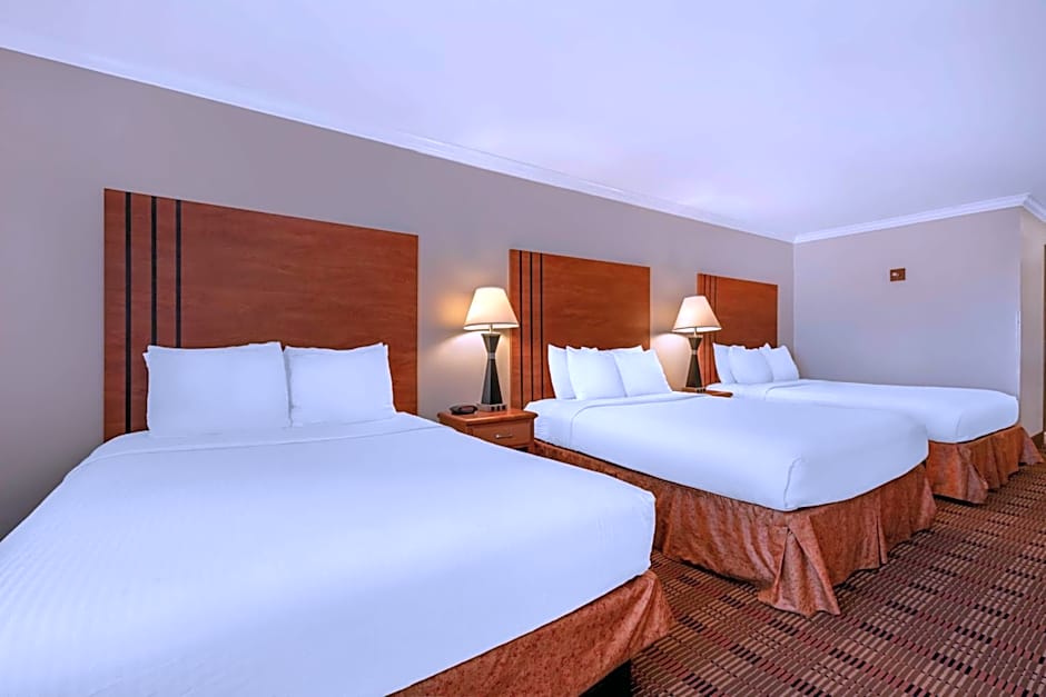 Best Western Clubhouse Inn & Suites