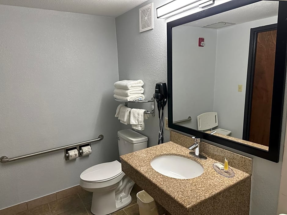 Super 8 by Wyndham Alexandria LA