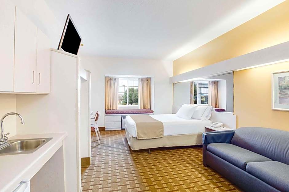 Photo 1 of 4 of 1 Queen Bed, Mobility Accessible