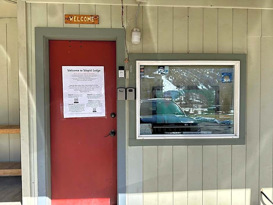 Wapiti Lodge