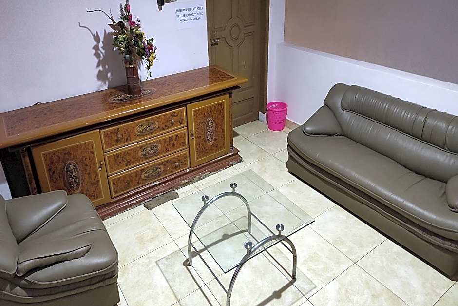 OYO 93768 Setia Budi Guest House 1