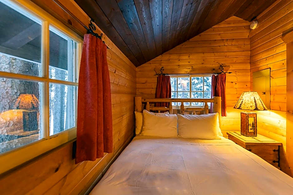Storm Mountain Lodge & Cabins