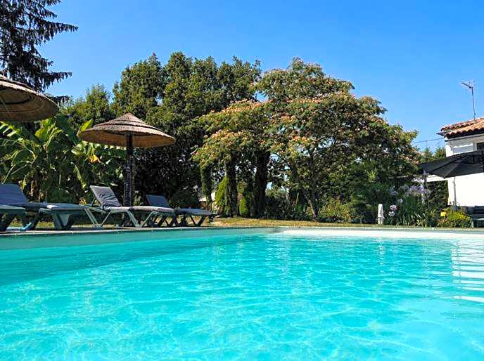 Le Mas des Vignes Chambres d hôtes et Suite en Vendée piscine chauffée