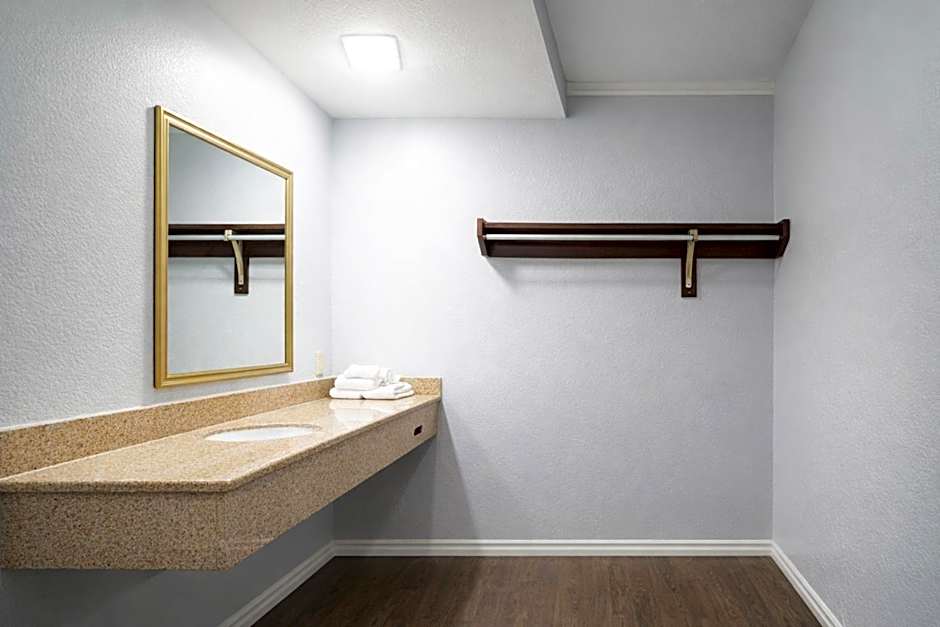 Quarters Inn & Suites