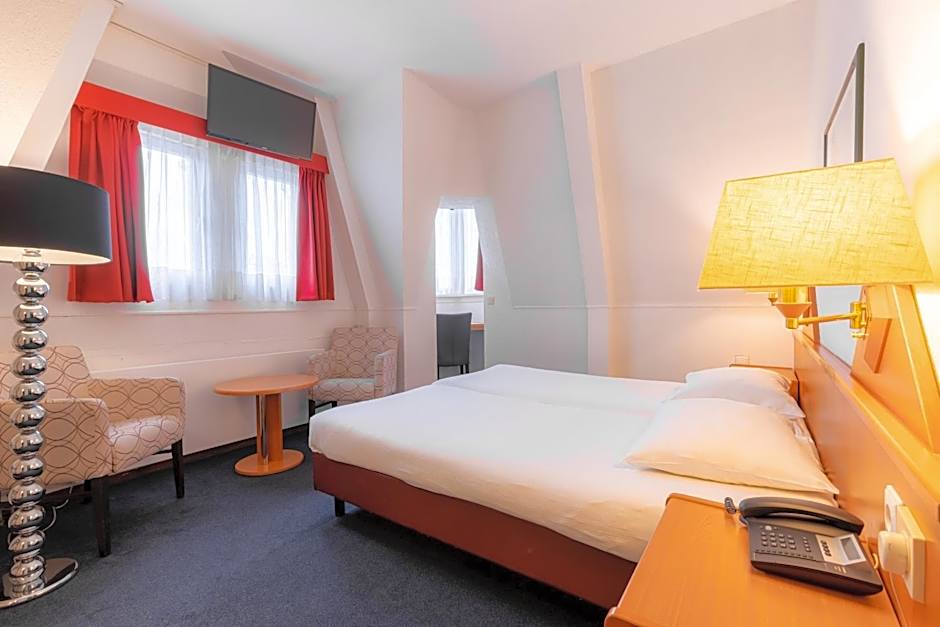 Photo 1 of 7 of 1 Double Bed or 2 Beds