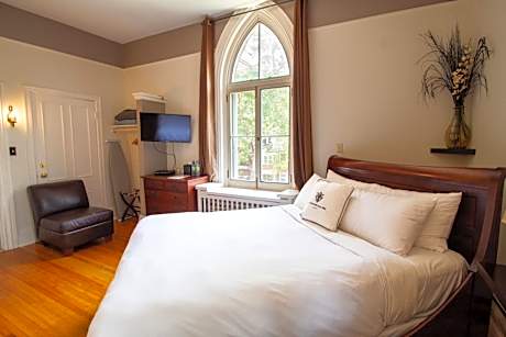 Triple Room - 1 Queen & 1 Single