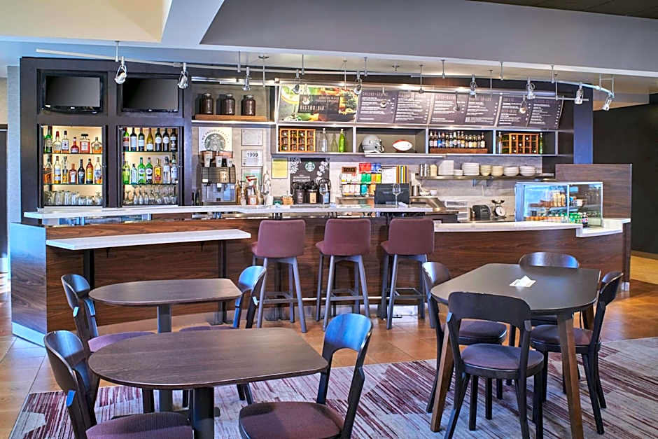 Courtyard By Marriott Detroit Warren