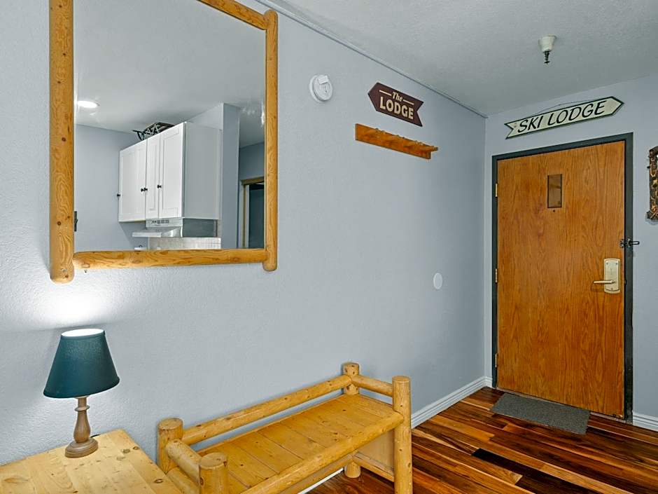Carriage House Condominiums by All Seasons Resort Lodging