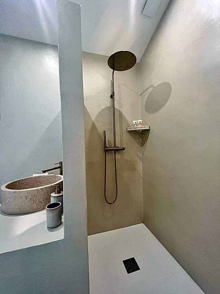 Le Clos des Délices - Love Room - Chambre avec spa, terrasse et parking privatif