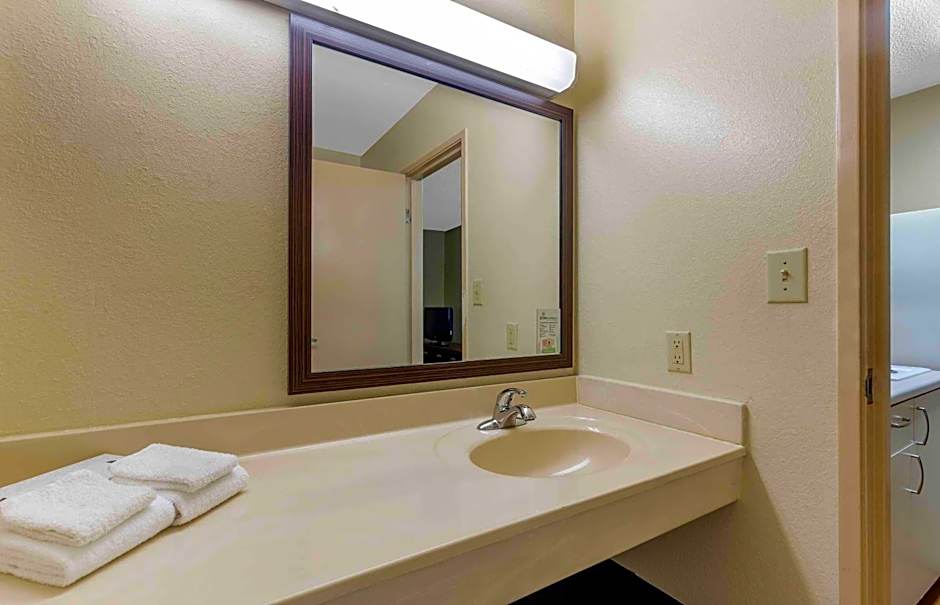 Extended Stay America Select Suites - Greensboro - Wendover Ave. - Big Tree Way