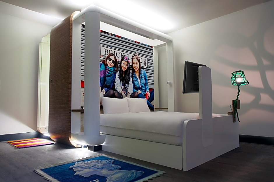 The Corner London City