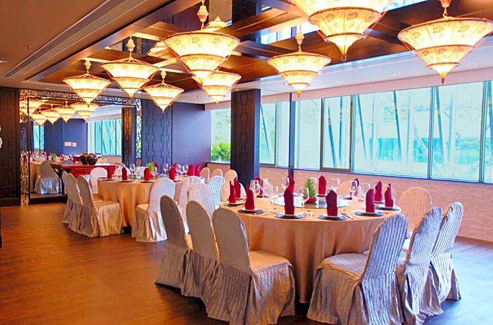 Regal Riverside Hotel