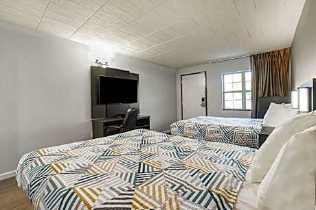 Queen Room with Two Queen Beds - Non-Smoking