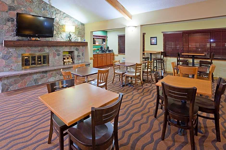 AmericInn by Wyndham Fargo West Acres