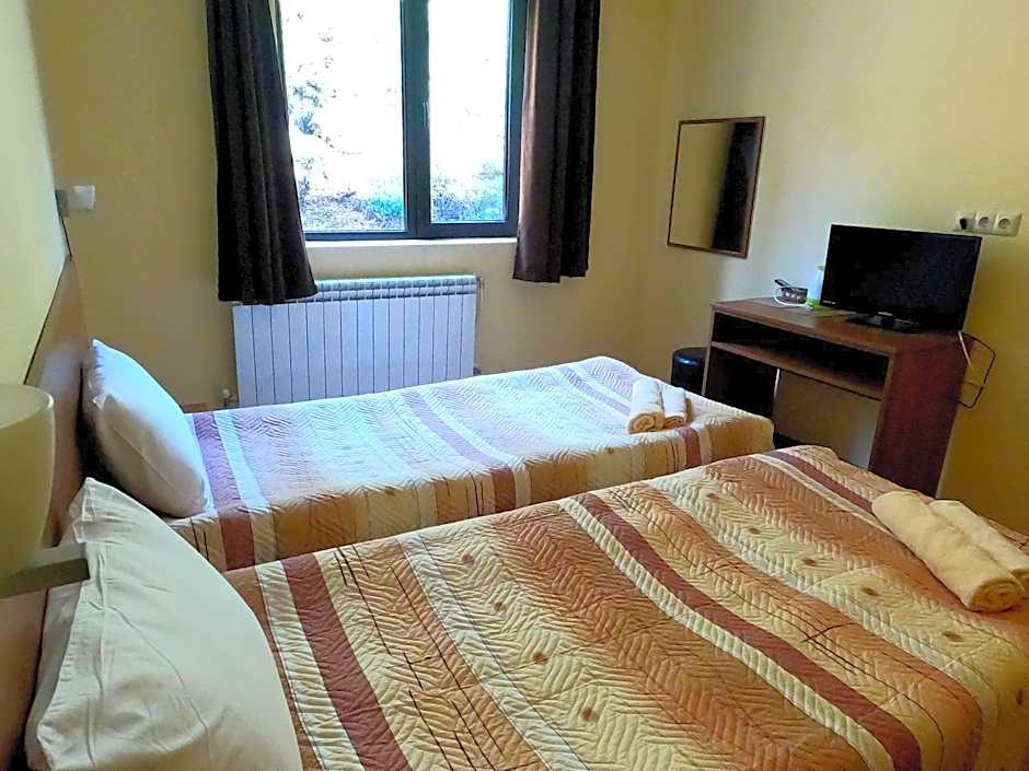 Rusaliite Adventure House