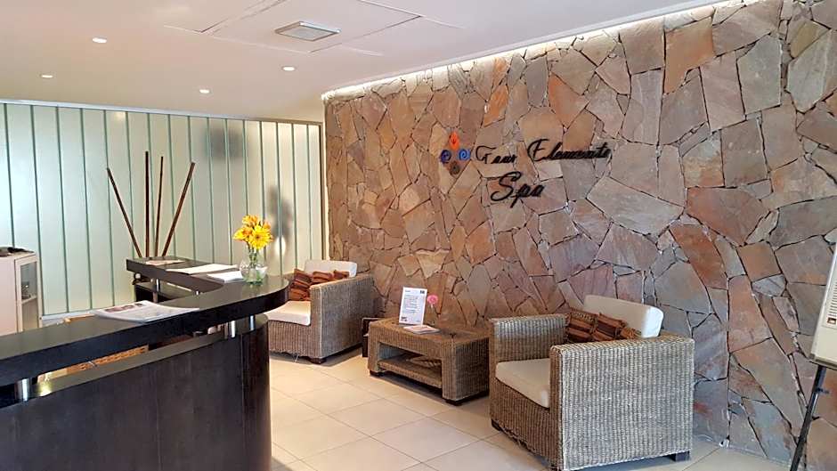 Howard Johnson by Wyndham San Pedro