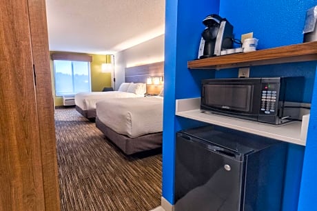 Standard Queen Room with Two Queen Beds and Roll-In Shower - Mobility Access