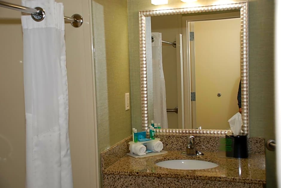 Holiday Inn Express & Suites Covington