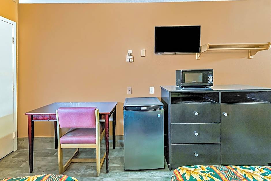 OYO Hotel Lake Charles Hwy 10