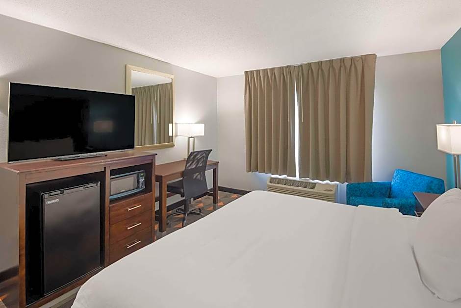 Clarion Pointe Indianapolis Northeast