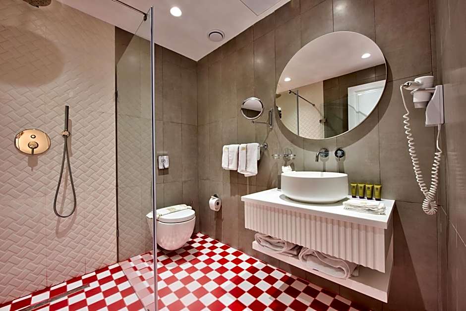 HOLM Boutique & SPA - IK Collection