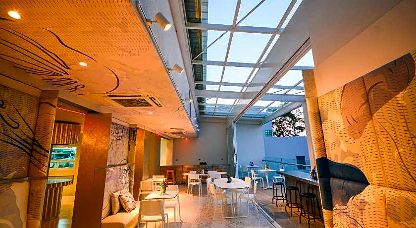 Comet Hotel Surat Thani