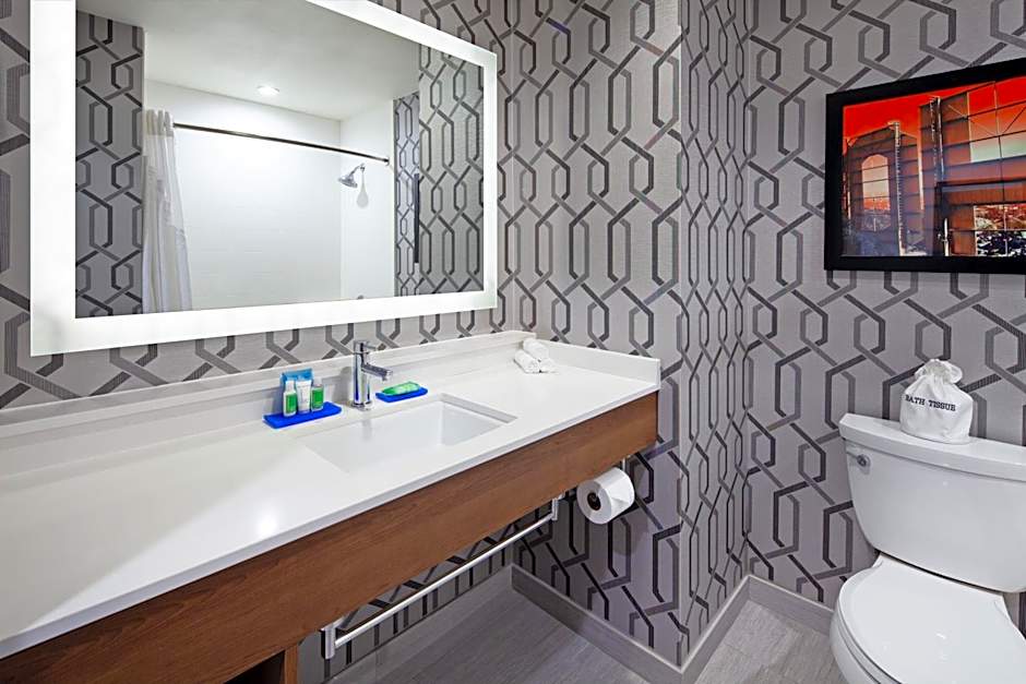 Holiday Inn Express Hollywood Walk of Fame By IHG