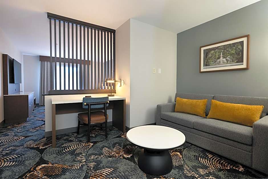 DoubleTree By Hilton Hotel Savannah Airport