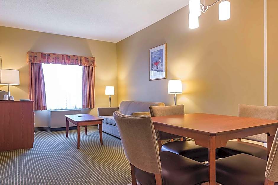 Quality Inn & Suites Hawkesbury