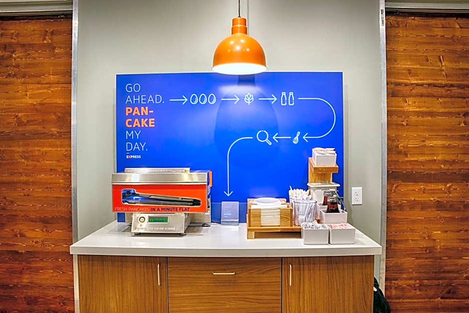 Holiday Inn Express And Suites Bronx NYC By IHG