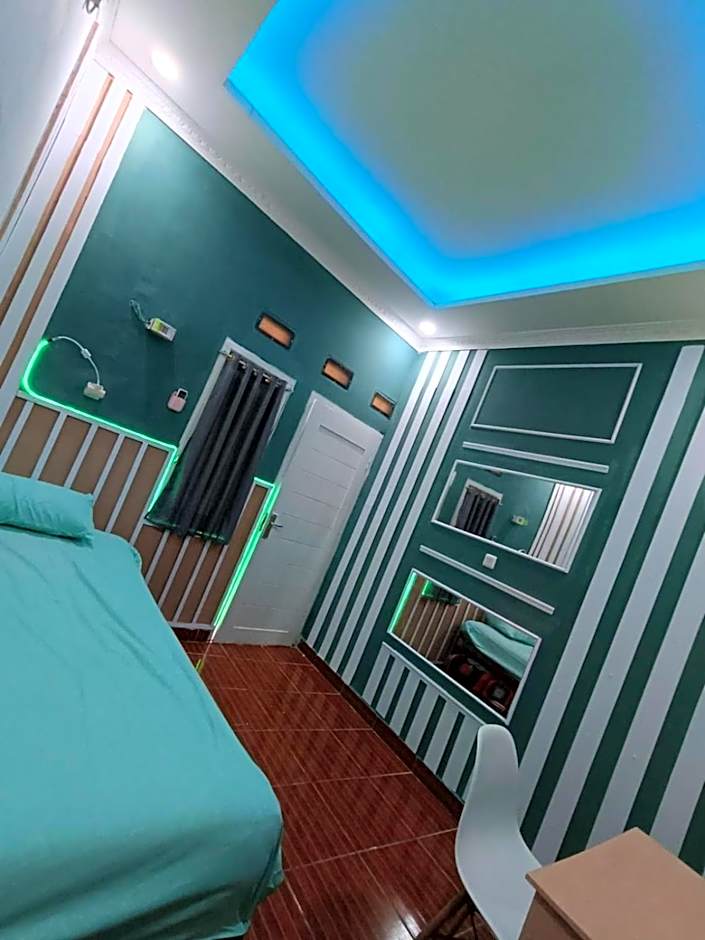 OYO Life 93158 Kost Asaka