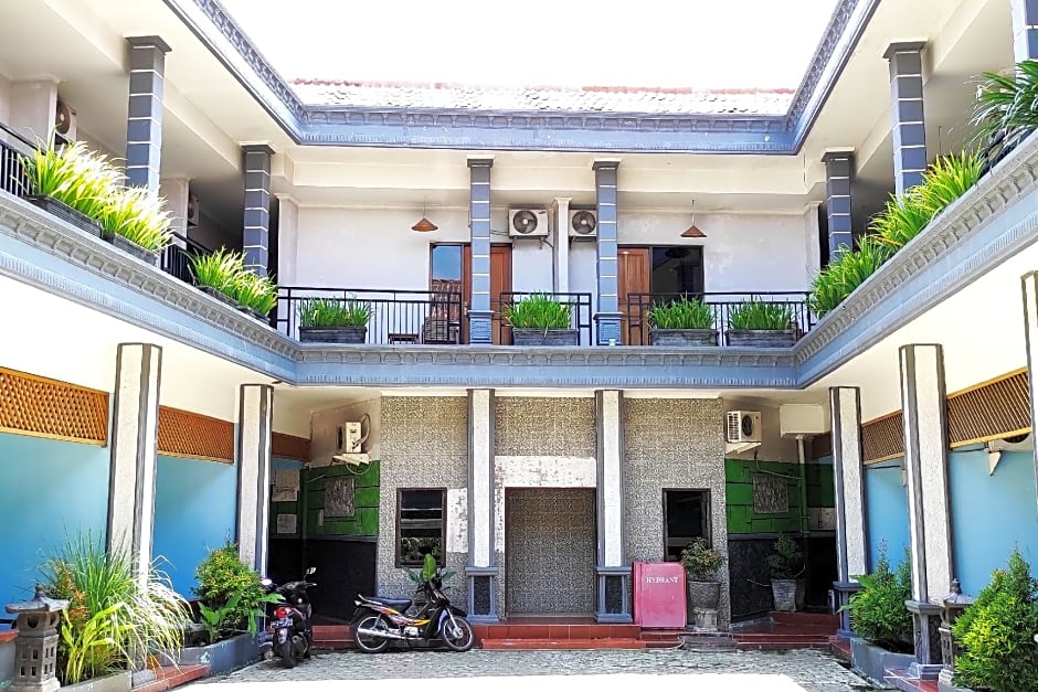 Hotel Salma Syariah Mitra RedDoorz near Terminal Baru Kediri