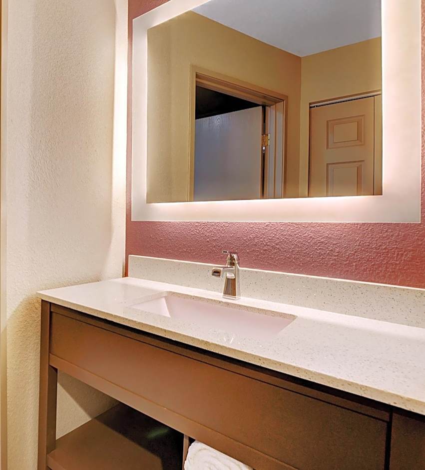 La Quinta Inn & Suites by Wyndham Las Vegas Nellis