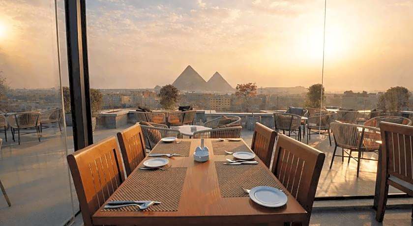 Pyramid Front Hotel