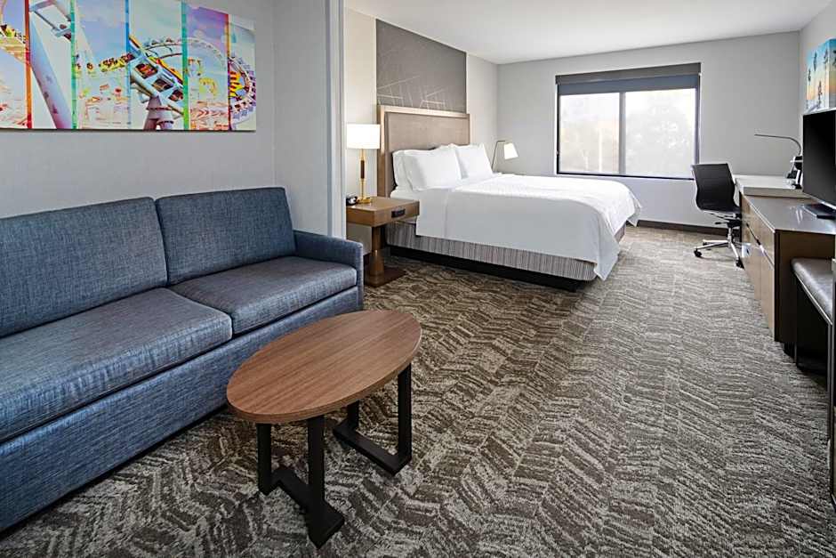 Best Western Valencia/Six Flags Inn & Suites