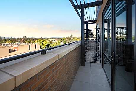 Guest room, 1 King, Balcony