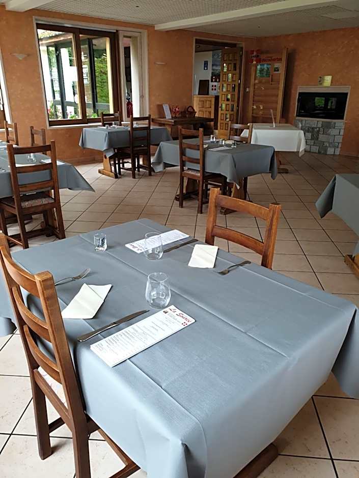 LA SOURCE Jacquet depuis 1954 Hôtel et Studio