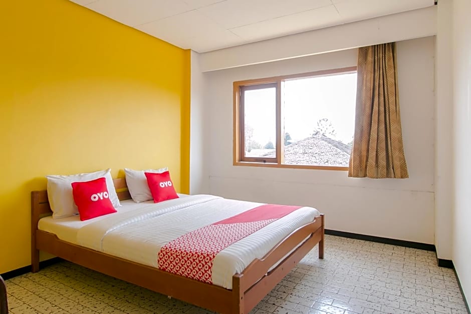 OYO 1996 Koneng Hotel