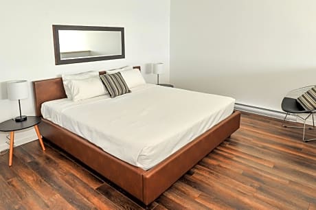 Deluxe Apartment with Lake View and Balcony