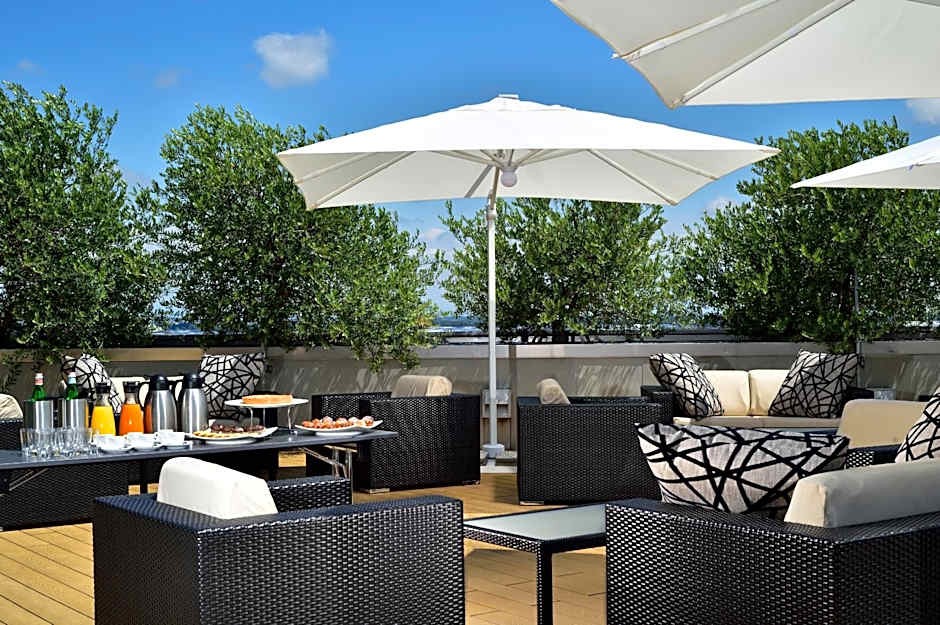 UNA Hotels The One Milano Hotel & Residence