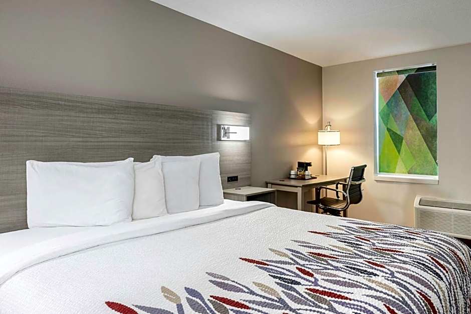 Red Roof Inn & Suites Middleborough