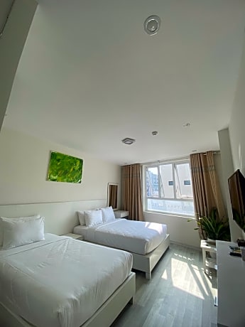 Triple Room with City View