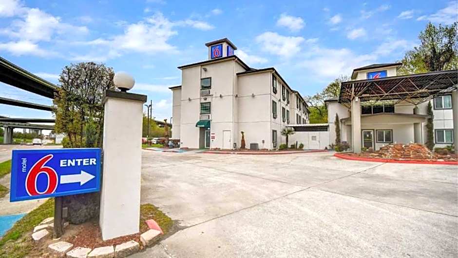 Motel 6 Humble, TX - Houston International Airport