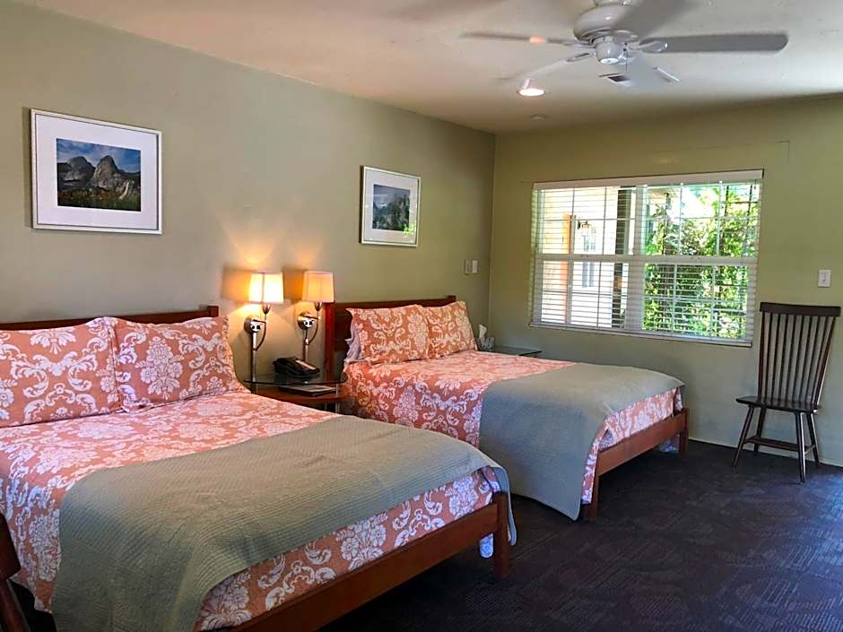 Queen's Inn By The River