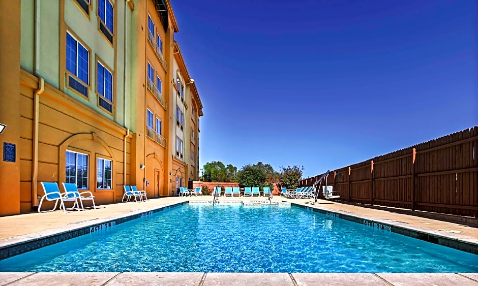 La Quinta Inn & Suites by Wyndham Paris