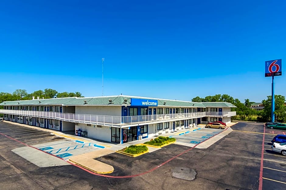 Motel 6-Bellmead, TX - Waco