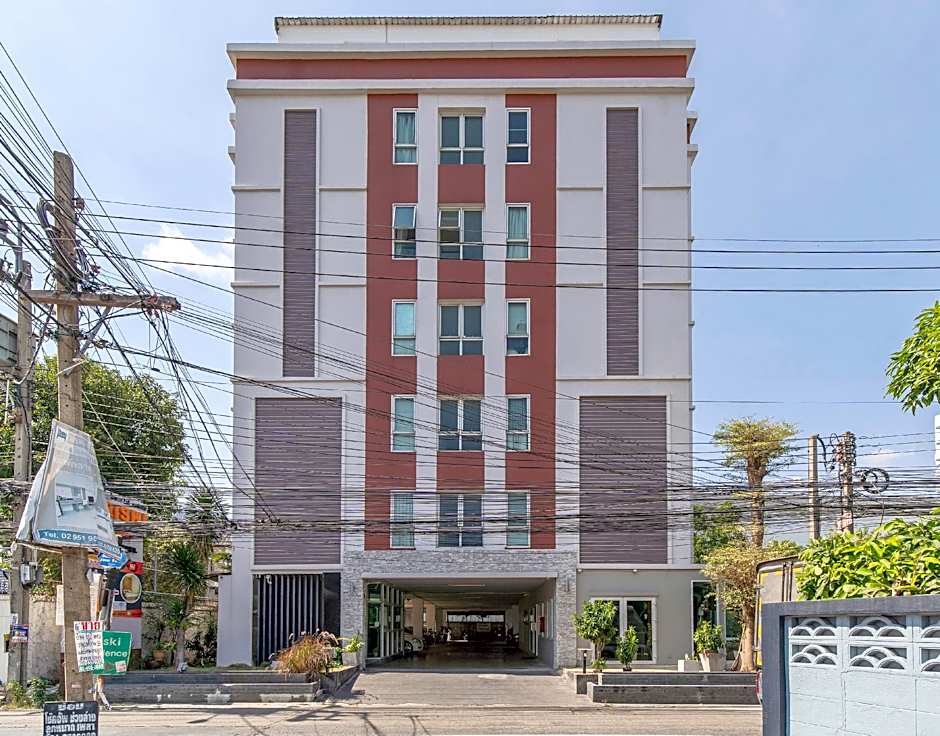 Riski Residence Ngamwongwan