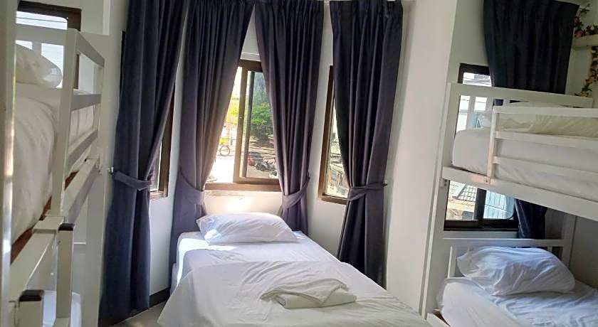 Montana Hotel & Hostel Phuket