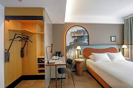 Queen Room - Mobility Access